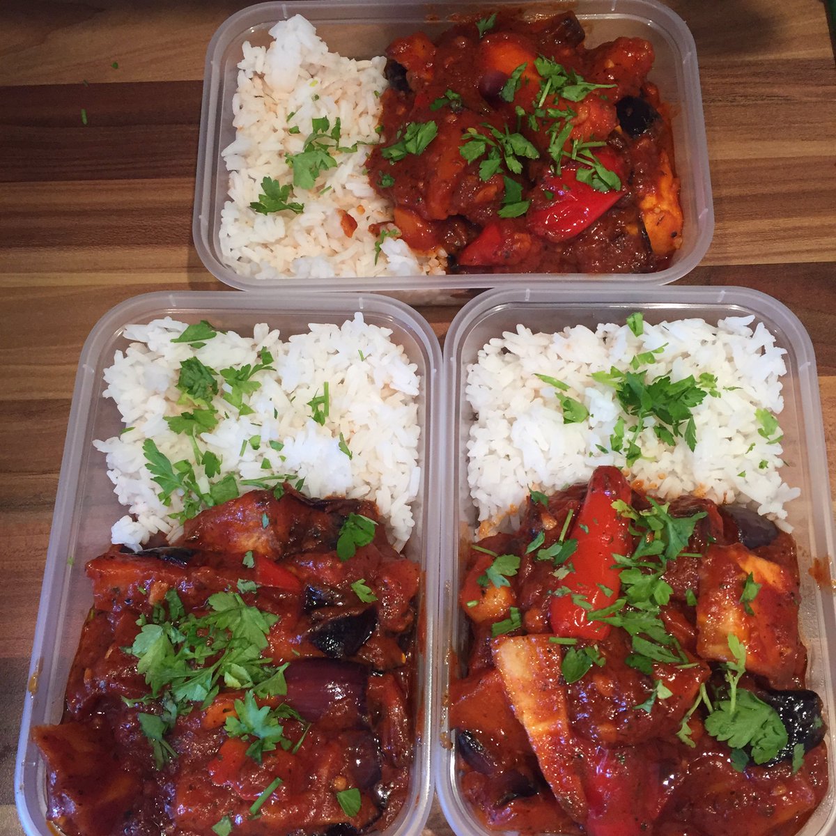 KitchenPembs's tweet image. #vegan day today! #vegantuesdays are a thing, message us on Facebook for the weekly vegan menu #Wales #pembrokeshire #mealprep