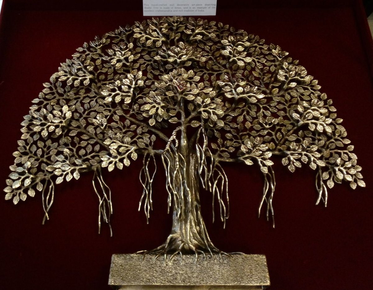 narendramodi's tweet photo. Also presented President Htin Kyaw a sculpture of Bodhi tree. https://t.co/fZ6cOCntFO