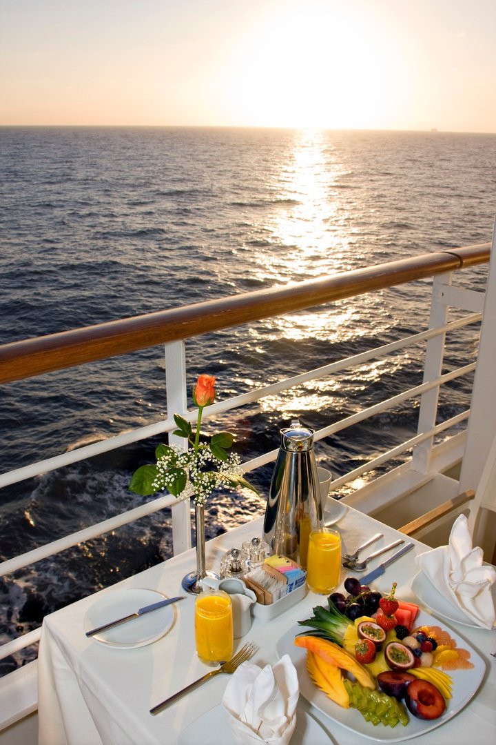 Azamara's tweet photo. With our Double Upgrade offer, you’ll enjoy the perks of a veranda stateroom, at the price of an inside cabin.

https://t.co/Z9LxLhSPa5 https://t.co/71DZyBArIO