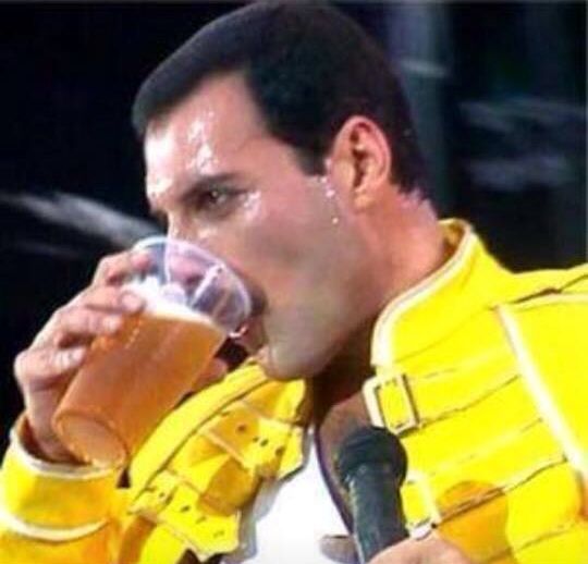Hoy cumpliría 71 años #FreddieMercury. Brindamos por tí. #AstroMona, al igual que tú, grita...#DontStopMeNow youtube.com/watch?v=HgzGwK…