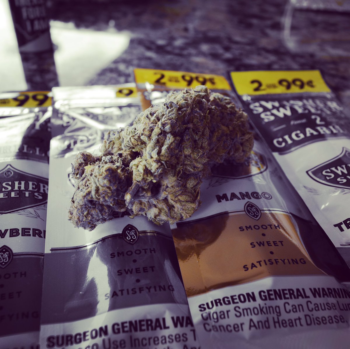 quickbud's tweet photo. Smooth 🌿 Sweet 🌿 Satisfying 😏 #swishersweets #quickbud Download our app TODAY and share your #weedporn 🍃 #medical #weedporndaily https://t.co/CuO9wPOTkZ