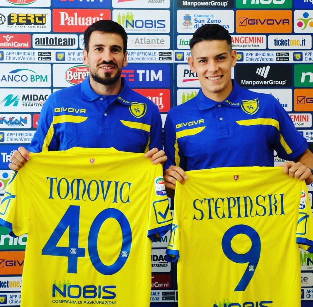 PDumanowski's tweet photo. Stępiński zaprezentowany w Chievo. Będzie grał z 9️⃣na plecach. Szansa na debiut w tę sobotę w Turynie. Juve-Chievo od 18:00 w #ElevenExtra👌 https://t.co/VWJBzavkBb