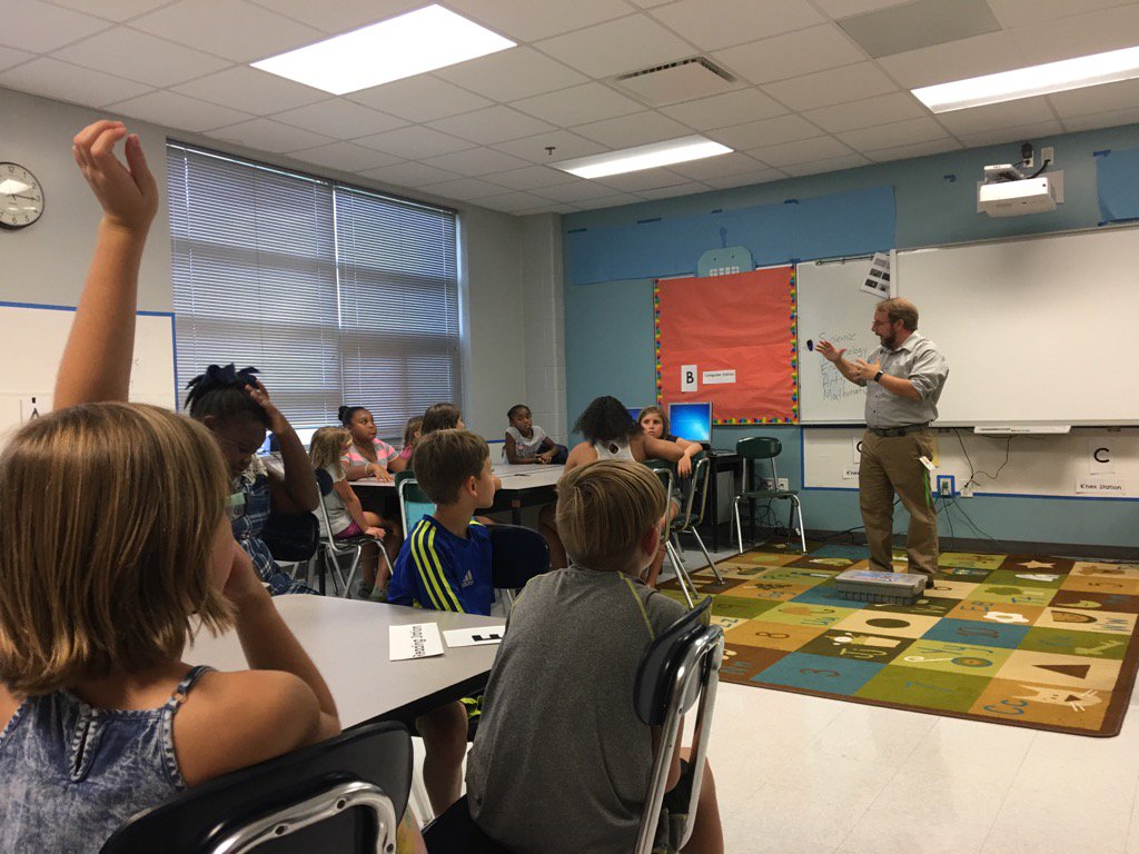 CastleFoxbunch's tweet photo. We love the STEAM lab and Mr. Glenn @CastleHayneES @CH_STEAM https://t.co/3rBpyXArPP