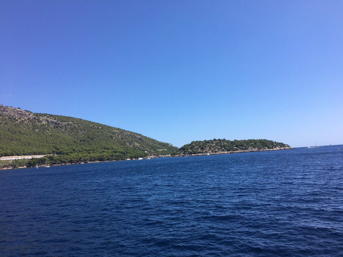 angieweaver18's tweet photo. Nice little boat trip to #Formento - lovely dip in sea and cold beer to top it off 😊👍🍻 https://t.co/4FFVlTSH27