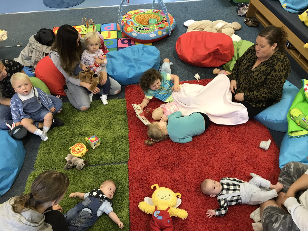 pathheadprimary's tweet photo. #Bookbug - Sharing songs, rhymes & stories helps you bond with your child & develops speech, language, confidence & social skills #AndItsFun https://t.co/Gv7QwAlHmr