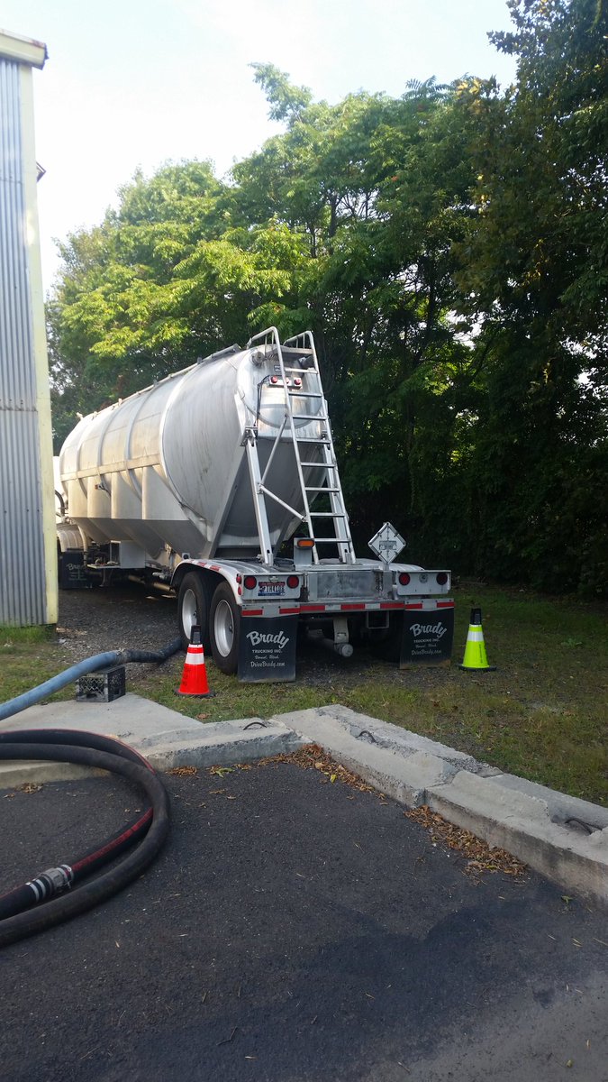 spottercone's tweet photo. Keeping it "real" #safebacking in Trenton, NJ https://t.co/ekVsHoU6iB