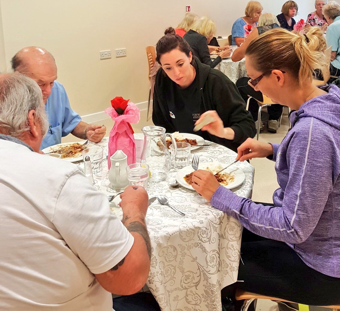 ForwardAssist1's tweet photo. The Veterans Cook2Give Team Aim To Cook 3000 Free Meals For The Community By December 2017! 945 To Go! @nbrly #Redcupcheer @The_Banks_Group https://t.co/h4bJfLj4cC