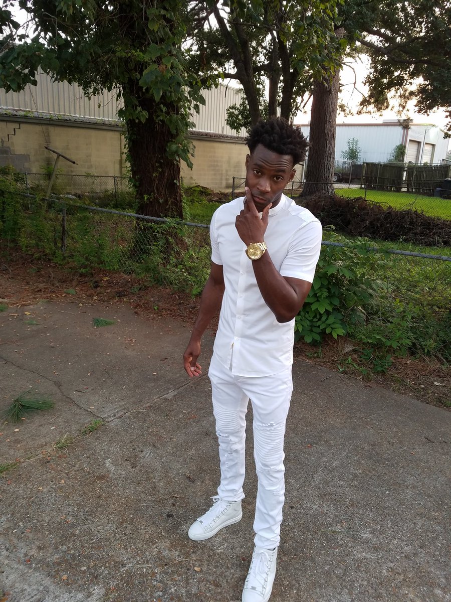 MrSayHott's tweet photo. Nothing wrong with a lil all white https://t.co/37DzMztQ1i