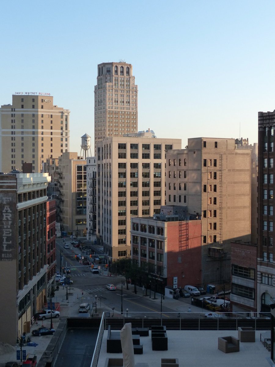 thekraemeredge's tweet photo. The first residents of 28Grand – our recently completed #microloft project in #Detroit – moved into their units over the weekend!
#architect https://t.co/eddVqZAhEF