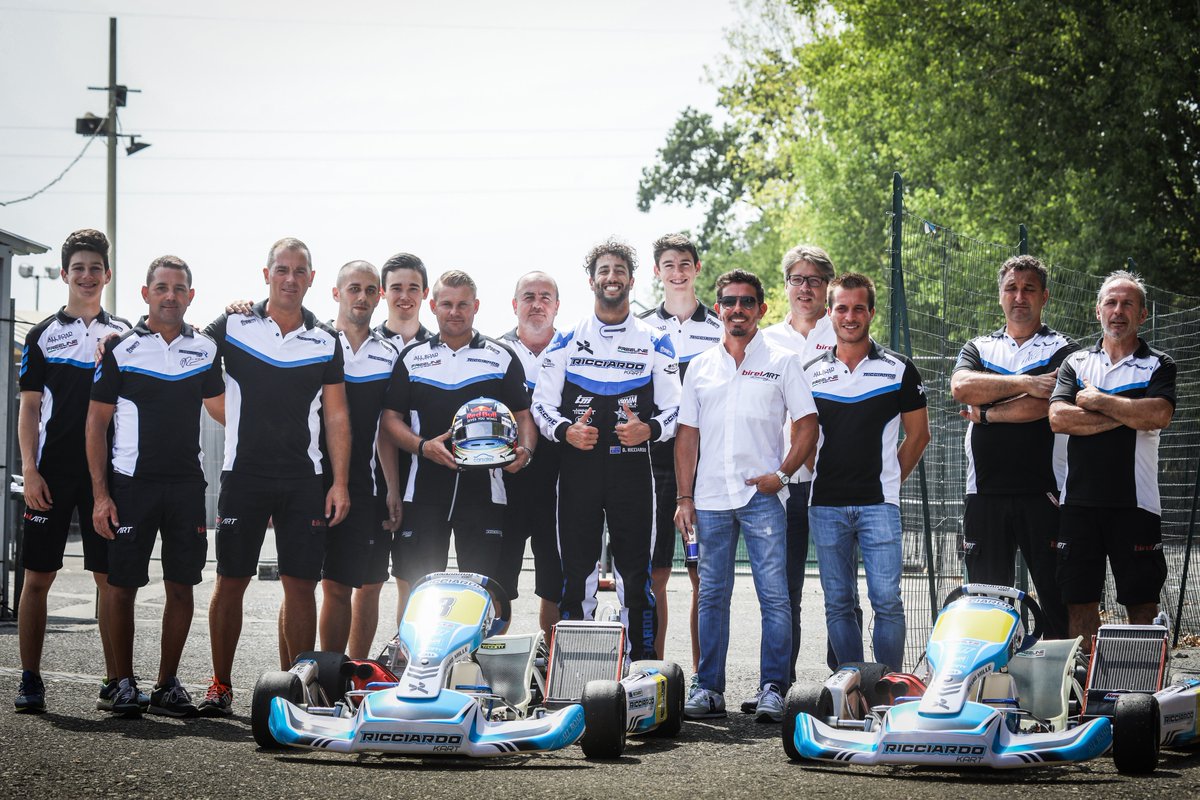 It's RACE WEEK! But before check-out our Ricciardo Kart event -took place in Castelletto last week-bit.ly/2gDR5CP <a href="/danielricciardo/">Daniel Ricciardo</a>