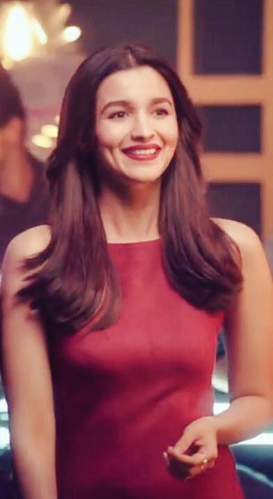 TeamOfAliaBhatt's tweet photo. Her gorgeous smile 💘 @aliaa08 
13M Alianators https://t.co/eDR918kyIV