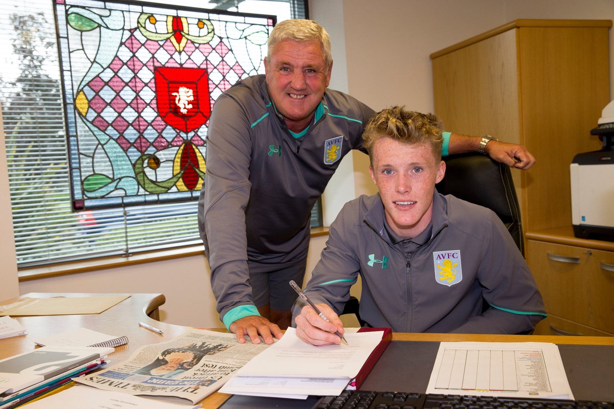 ✍️ We are delighted to announce that Jake Doyle-Hayes has signed a new contract...

Full story 👉 bit.ly/2eCpTnf

#AVFC