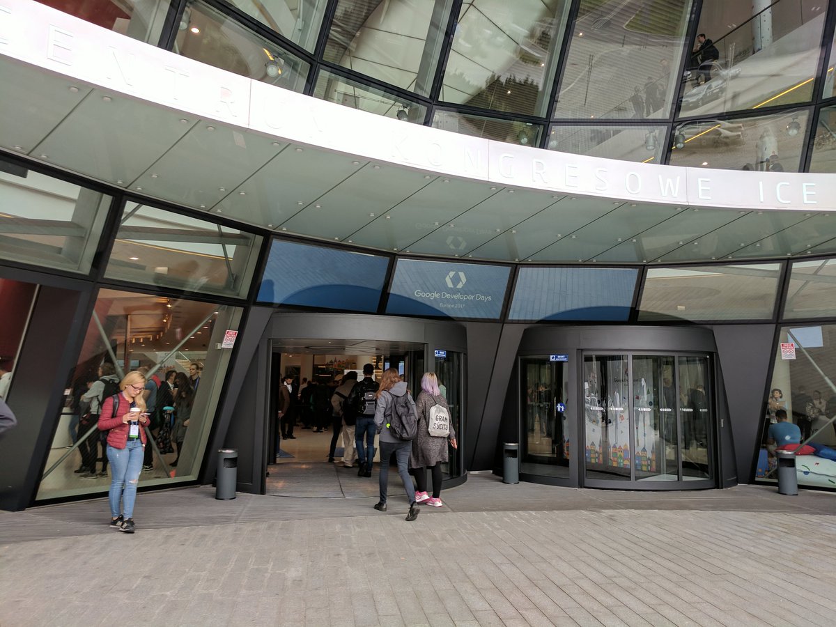 halalifiedapp's tweet photo. Enjoying attending Google Developers Day in #Krakow #Poland🇵🇱 🙌😀 Follow our adventure on our Instagram story for more! #GDDEurope https://t.co/SyWdfE6ifb