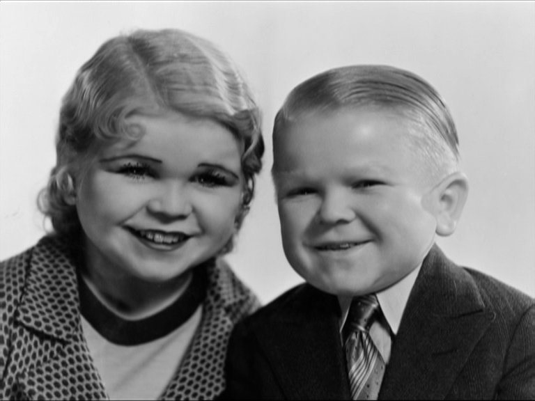 DelToroTime's tweet photo. Meet Hilda & Kurt Schneider - aka Daisy & Harry Earles. This bro & sis are the troubled leads in this week's "Freaks!"
#EcstasyOfInfluence https://t.co/Gz5bDuWWOD