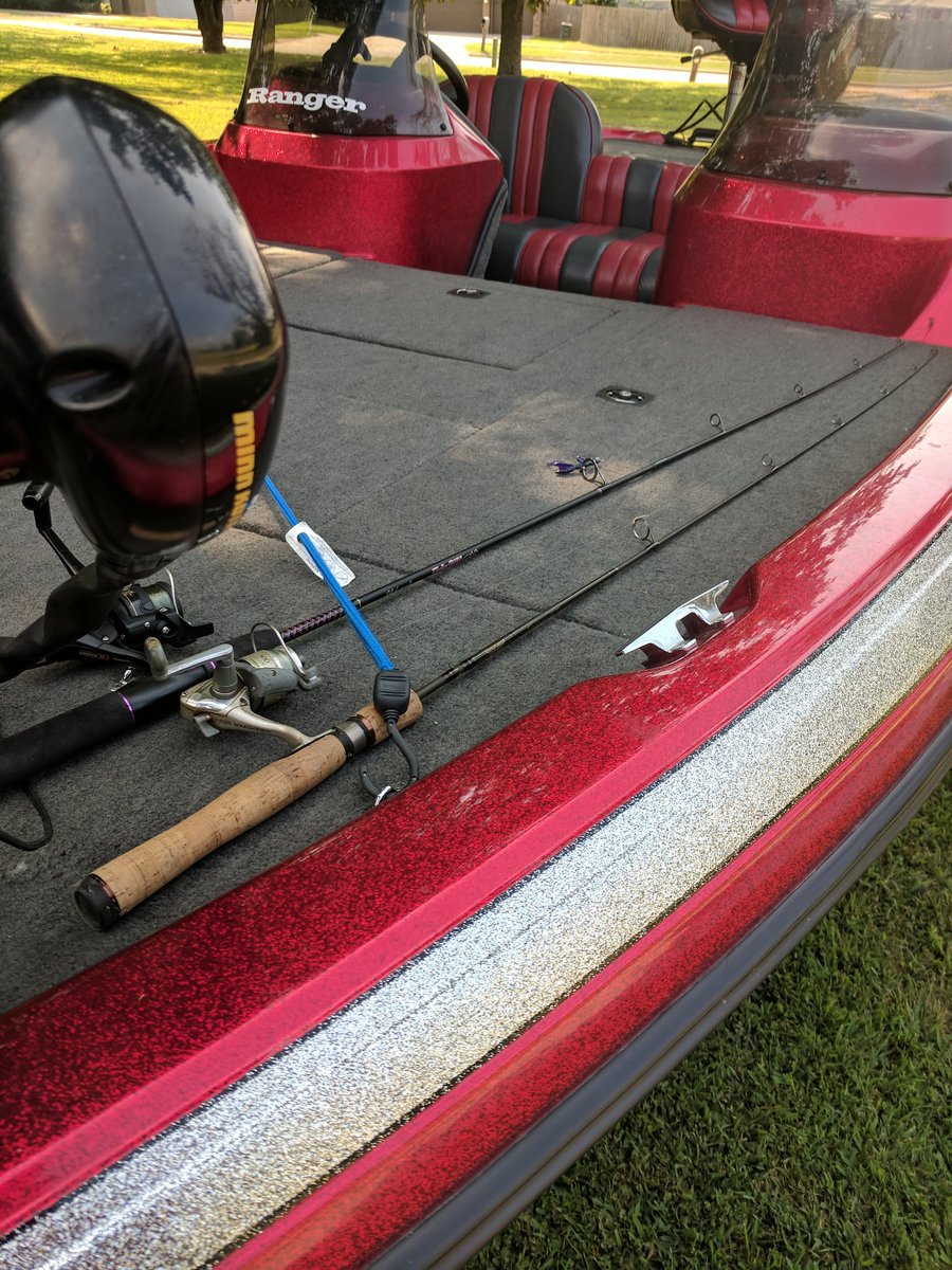 ReubenBerry's tweet photo. Not very often that you see my boat with just 2 spinning rods on the deck...#crappie #FishAR https://t.co/FvxJh39QNP
