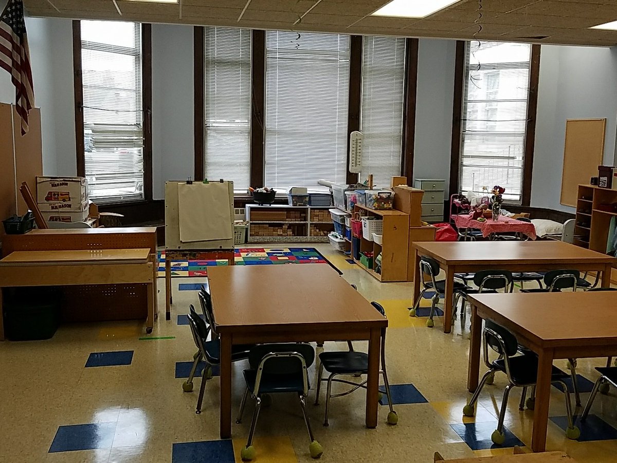 dardis_school25's tweet photo. Our classroom 109 https://t.co/dqM7Ks3I8G