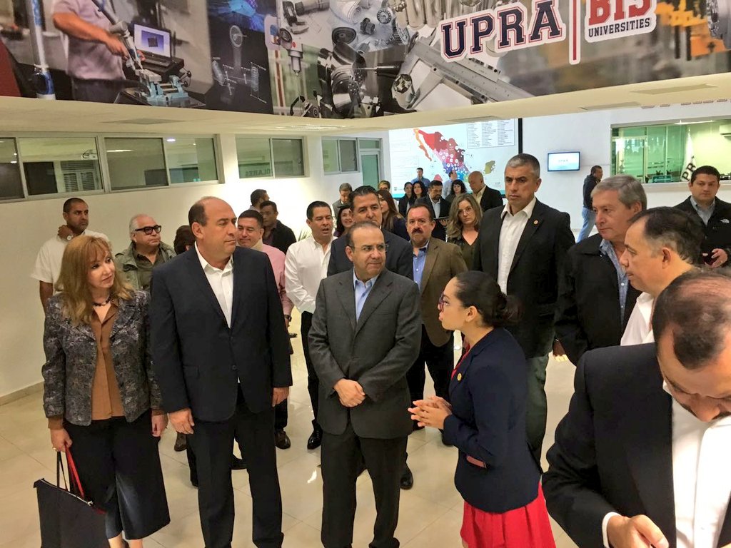 victorzamorardz's tweet photo. Preside @navarreteprida y @rubenmoreiravdz dialogo con Rectores y Directores de Universidades y Preparatorias de la #RegiónSureste del Edo. https://t.co/hBwBuPwjmk