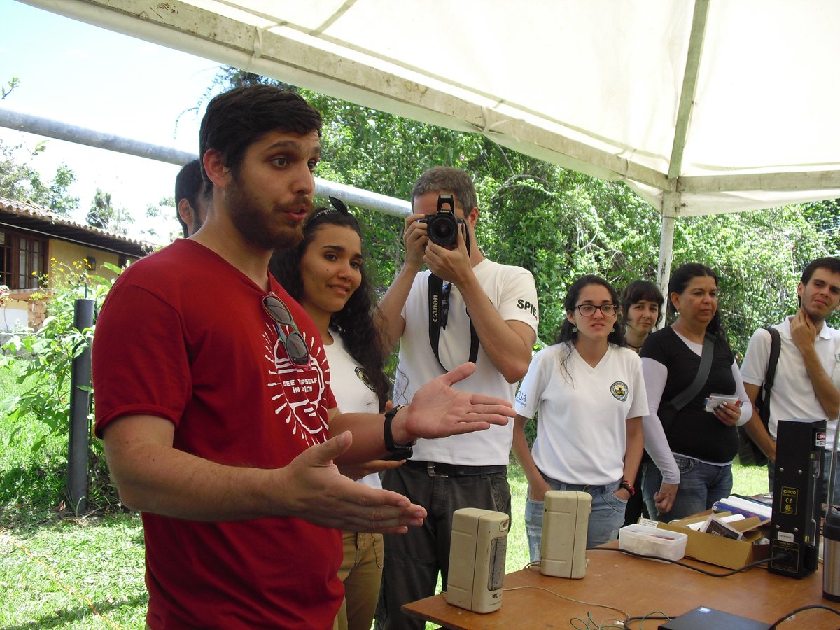 IVICdeMerida's tweet image. Spectrum/Capítulo Estudiantil OSA-SPIE UCV comparte conocimientos Óptica con familia @IVIC_oficial en Finca El Tucuche-Jají-Edo. Mérida...