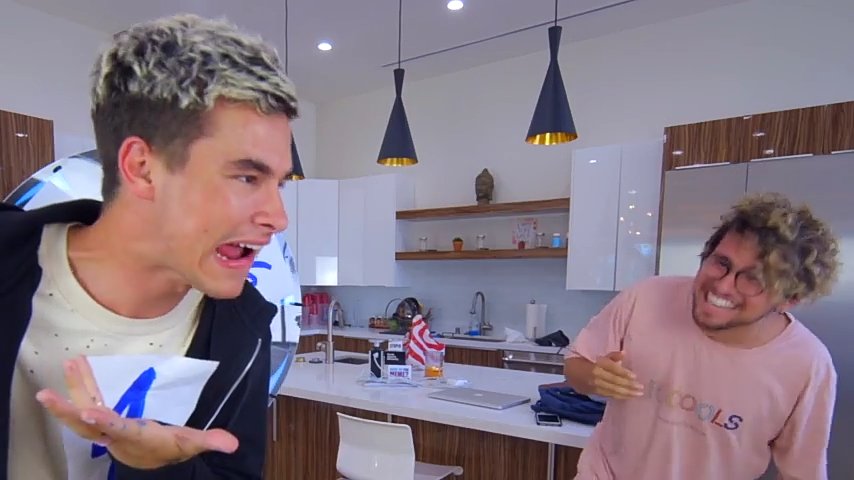 dirtyforlawley's tweet photo. "You hit my jaw..does it look OK?" 😆😂
Looks perfectly fine.... if you ask me 😂😂😂
*Jc is me rn* https://t.co/OH3LMrONlP