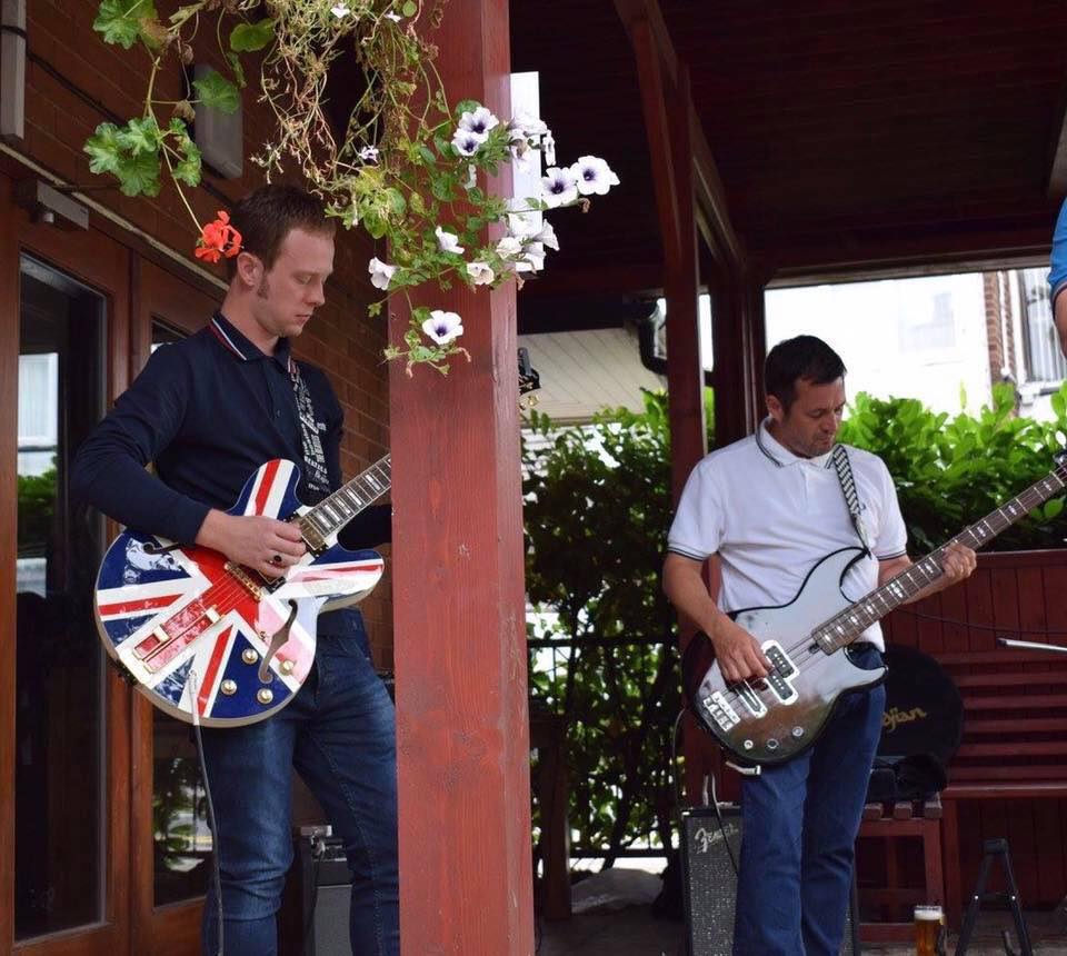 thetonesmusic's tweet photo. Hi, we're The Tones, Warrington based Indie covers band, here are some pictures from our latest gig !!!! #thetones #music https://t.co/q4aFkyPkiB
