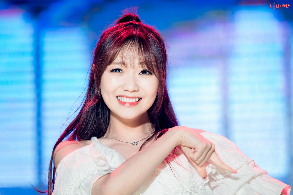 1700901 직지 음악회
#러블리즈 #Lovelyz #1위그룹
#류수정 #수정 #Sujeong #スジョン
#류블리
#Alwayz

She has shining smile. ❤️