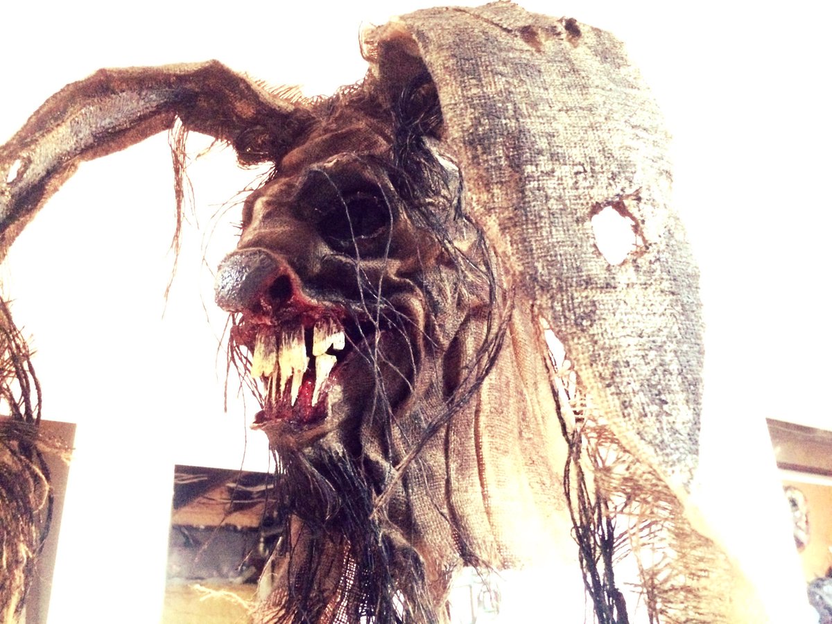 AaronNobess's tweet photo. Check out my new rabbit! #CryptSkin #masks #creepy #halloween2017 #halloween #costume #ComicCon #Horror #burlapart https://t.co/uR7gL2zq7b