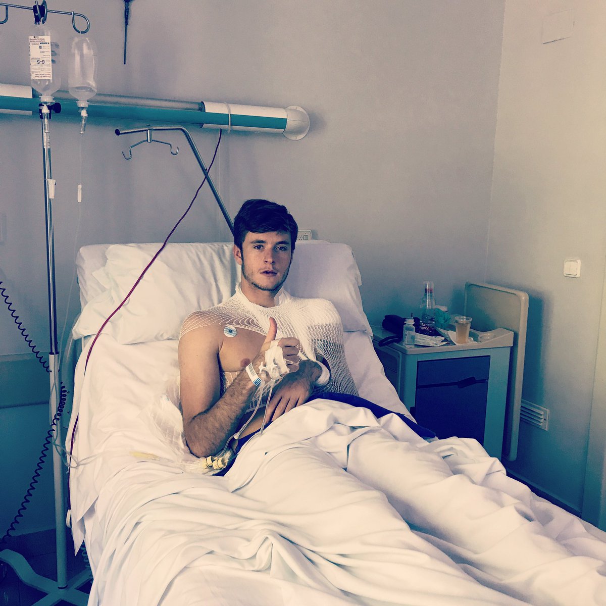 Gracias a Dios la operación ha salido muy bien, caer y levantarse💪 Un día más es un día menos! ⚽️💪 <a href="/VillarrealCF/">Villarreal CF</a> <a href="/VillarrealB_/">Villarreal B</a>