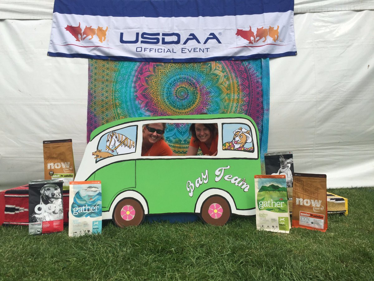 Petcurean's tweet photo. Team Petcurean had an awesome time at the #USDAA Regional Championships this weekend. Thanks for having us! @USDAAInfo https://t.co/8aGd4K8bIh