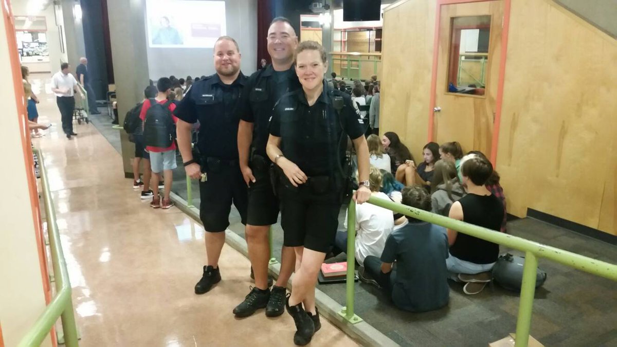 Let's get started! #WVPD #YouthLiaison Cpl English,Cst Wood &amp; Cst McCormack meeting students across WV District today started <a href="/RockridgeSS/">Rockridge Secondary</a>!
