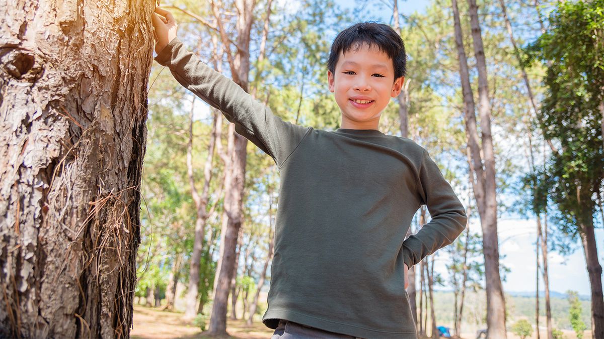 Hard To Watch: This Kid At Camp Is Trying Out Swearing For The First Time, And Everyone Can Tell He’s Overdoing It clckhl.co/PtZCySc