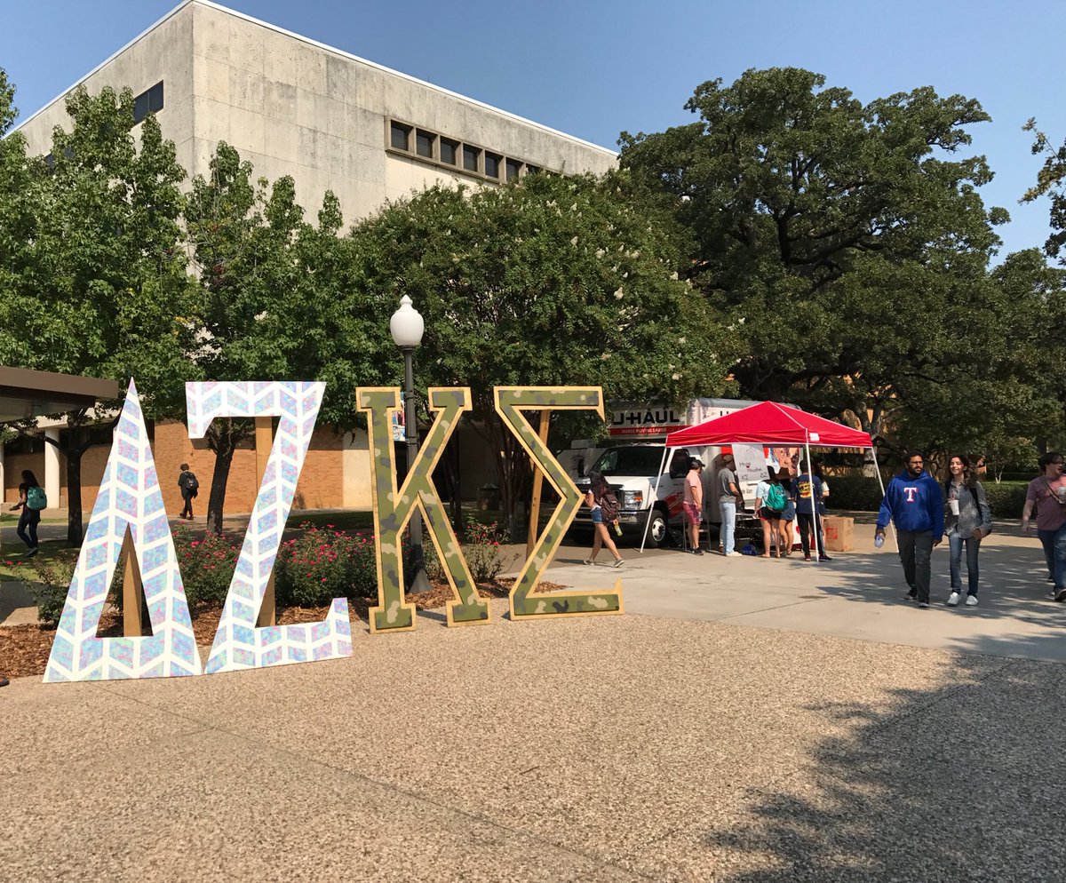 KappaSigma_UTA's tweet photo. ARLINGTON: we need your help filling this UHUAL with supplies for Houston! We're here daily 10AM-2PM until Friday to collect your donations! https://t.co/Y5yFKFkDpx