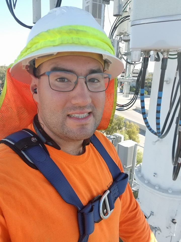 W4WTelecom's tweet image. Today&apos;s #W4WAlumni- Daniel Barrera in Chandler, AZ. working a monopole in a lift truck working for T-Mobile.  Warriors4Wireless.org