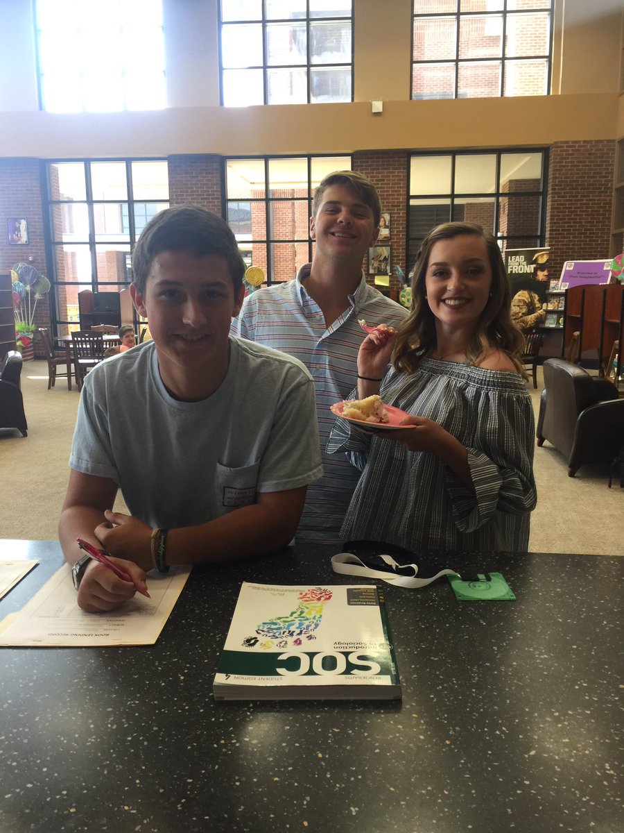 tracijenkins312's tweet photo. Our dual enrollment students are checking out their college textbooks and eating cake! #nmhs2017day1 https://t.co/gZr7444XRK