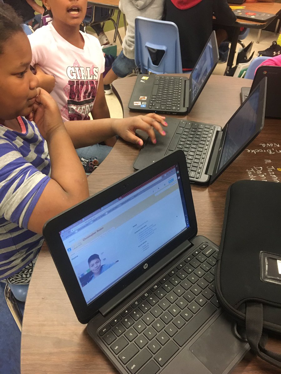 MsRobbinsSGF's tweet photo. Our experts got our novices set up with their Profiles of a Learner! #POLsps #studentsareteachers @officialSPS https://t.co/28vfINHyHI
