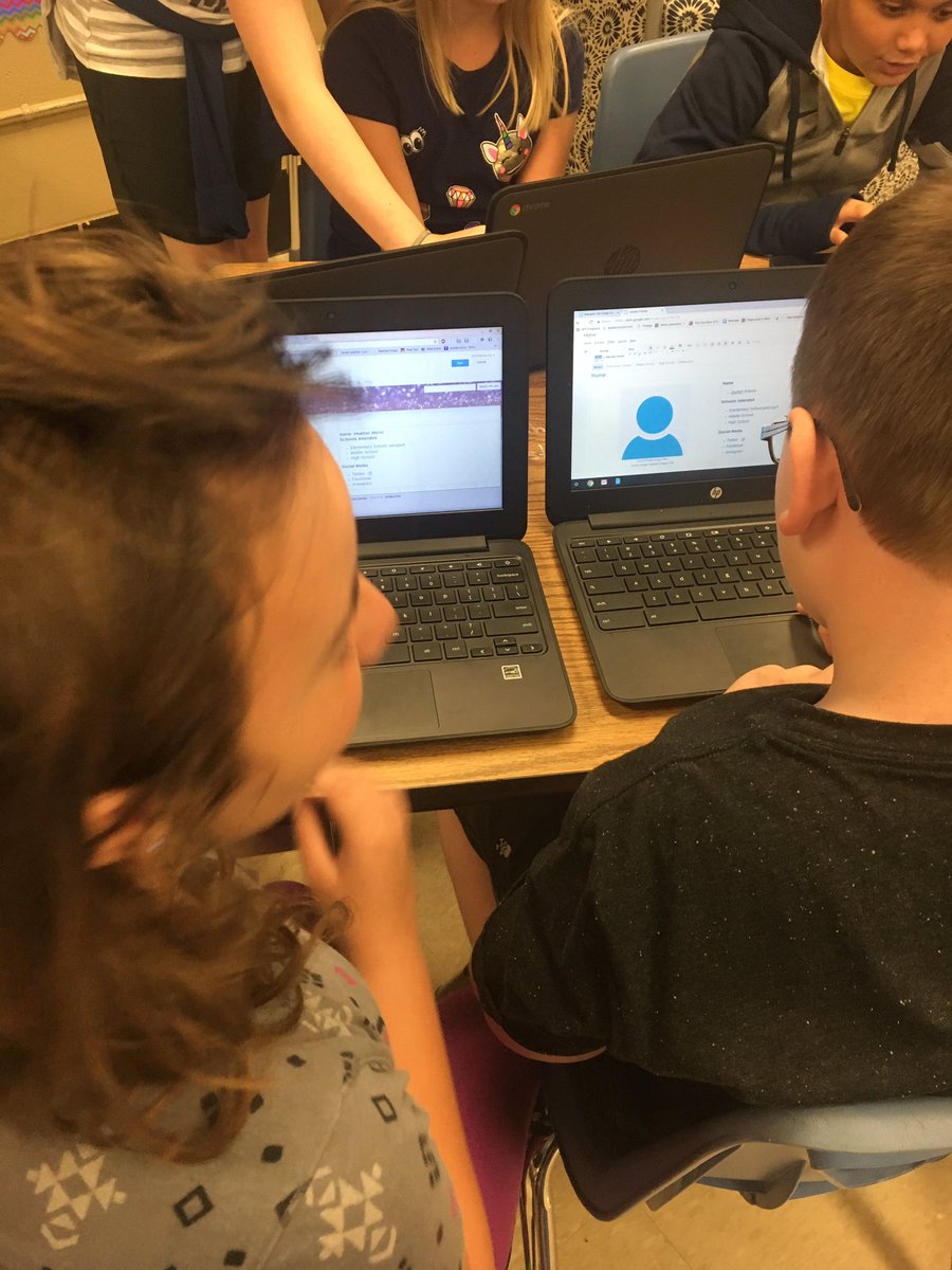 MsRobbinsSGF's tweet photo. Our experts got our novices set up with their Profiles of a Learner! #POLsps #studentsareteachers @officialSPS https://t.co/28vfINHyHI