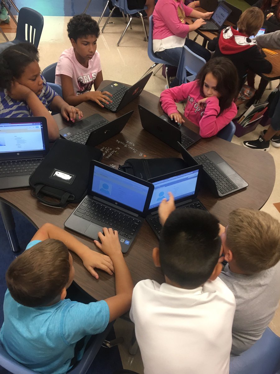 MsRobbinsSGF's tweet photo. Our experts got our novices set up with their Profiles of a Learner! #POLsps #studentsareteachers @officialSPS https://t.co/28vfINHyHI