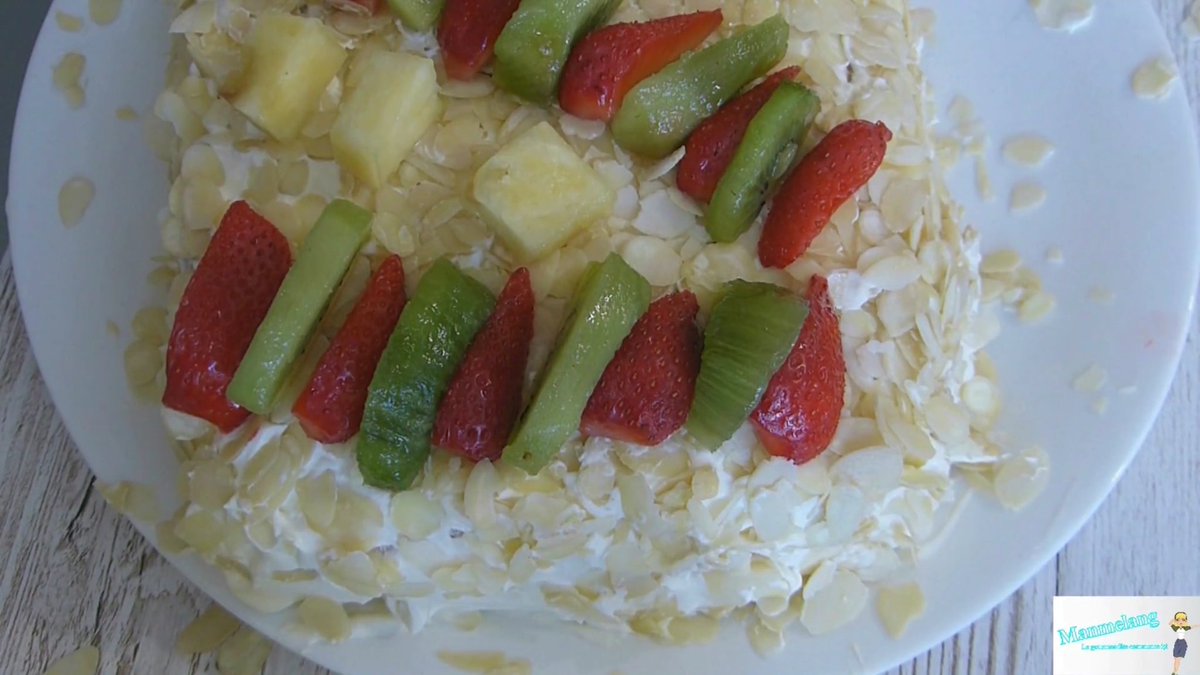 Manmelang1's tweet photo. Le #gâteau #multifruits #frais et #onctueux à la #crème diplomate...#testez c'est une tuerie !😍
#gourmandise #rentree2017 #yummy #culinary ✌ https://t.co/06Mfw8TqSe