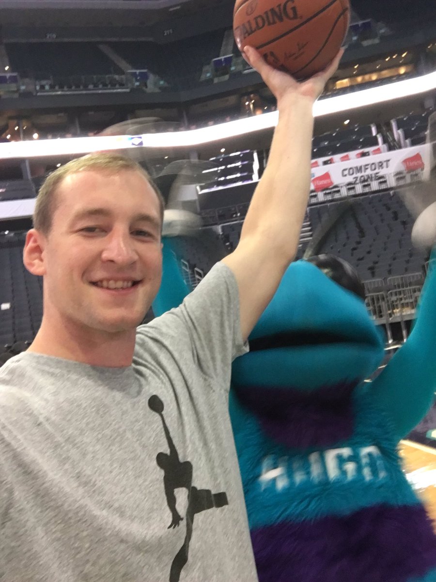 hornetcommunity's tweet photo. Winner buys lunch....who do you think it's gonna be? #HornetsTakeover 🏀@HugoTheHornet https://t.co/uYuRAEyjxX