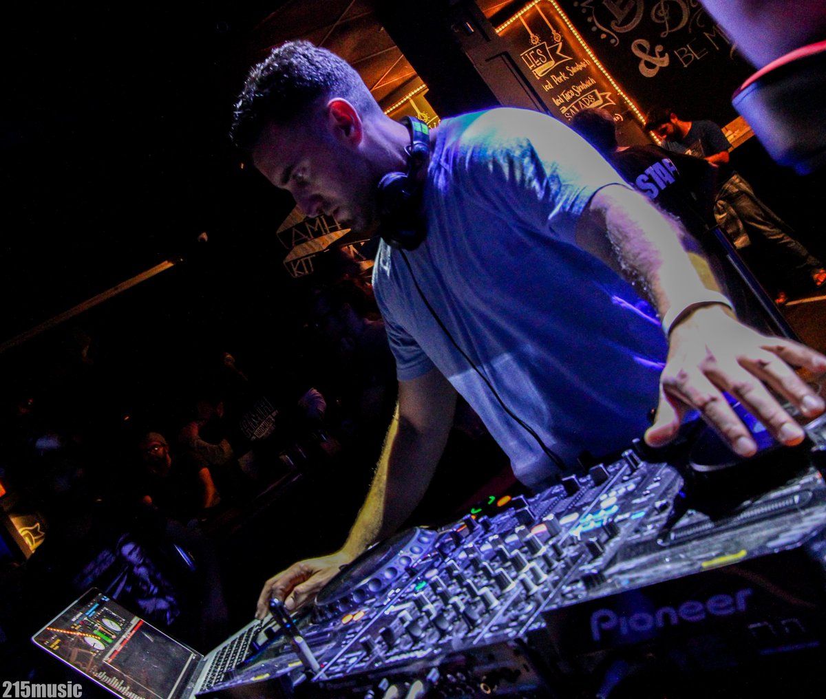 215musicNet's tweet image. #BenSilver at @ArdmoreMusicPA Saturday night
9/2/2017