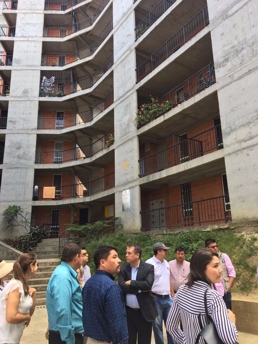 acimedellin's tweet photo. Workshop @BancoMundial: Ciudades Resilientes y Mejoramiento Integral de Barrios. @caro709 comparte la experiencia del #MdeLab en Seguridad https://t.co/BNFe2QBDni