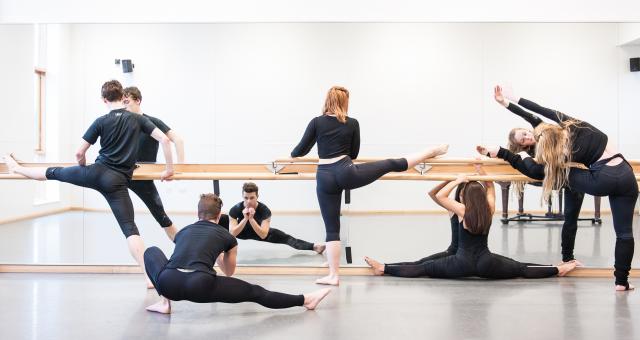 UniOfSurrey's tweet image. Are you auditioning at @The_GSA in the coming months? Read our top tips for acing your audition: ow.ly/2hXq30eVrCC #createwonder