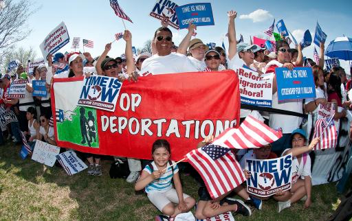 ACT NOW: Urge immediate action to protect DREAMers &amp; ensure no gap btwn end of #DACA and permanent, legislative fix: action.rac.org/p/dia/action4/…