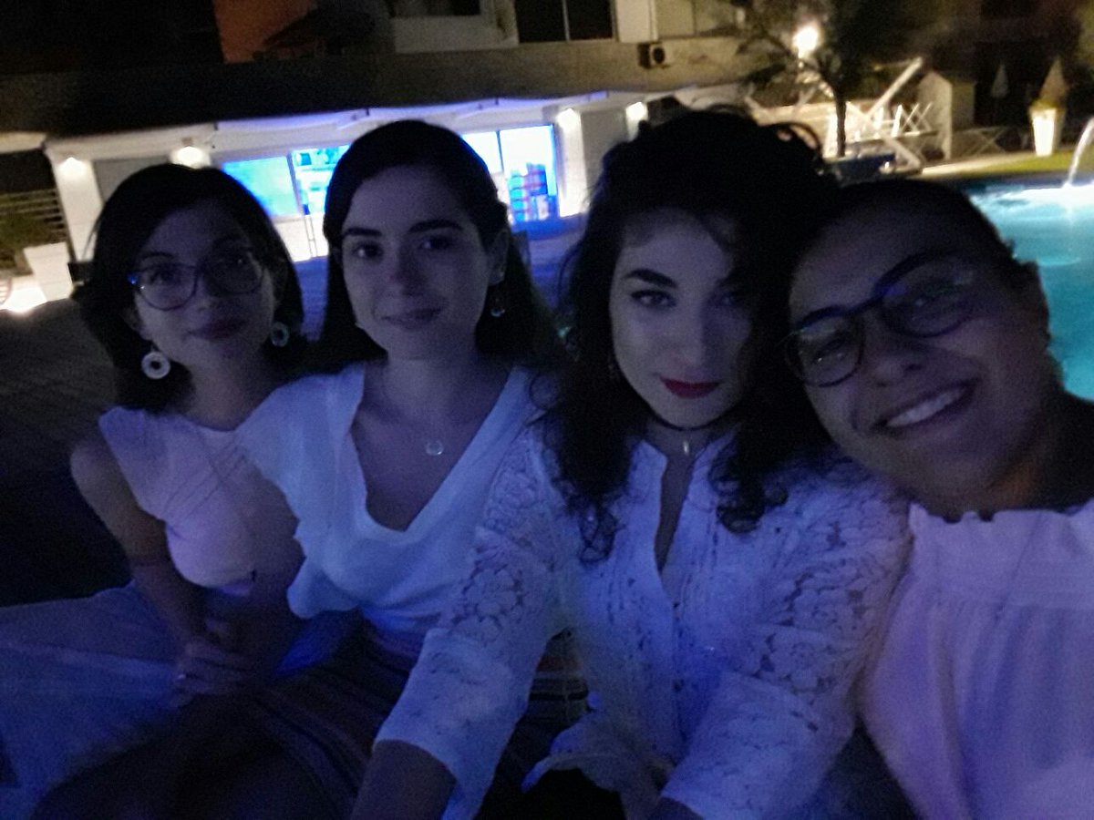 AnnaMautone2's tweet photo. My girls 🎉🎉😘#lunedi #party #fun #laugh #beautiful #night #mygirls #LWYMMD #serata #montediprocida https://t.co/6WpVMIpav7