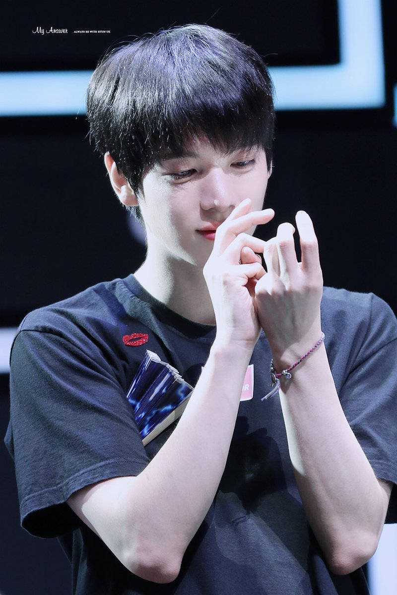 myanswer94's tweet photo. 170722 6pm
꼼지락

#한현욱 #현욱 #소년24 #BOYS24 https://t.co/OF0YYN5xHx
