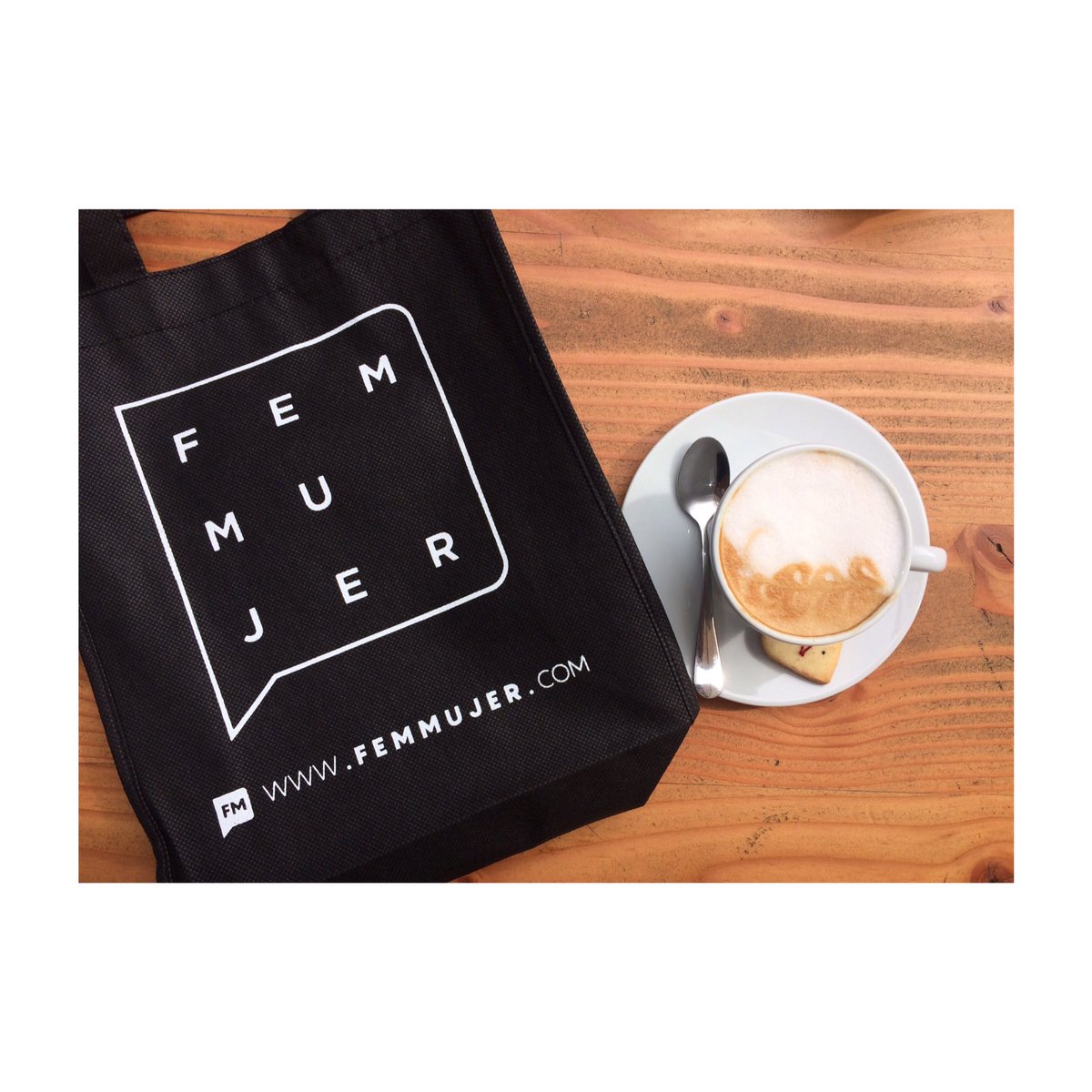 Las amigas de <a href="/femmujer/">Femmujerlatam</a> me invitaron a un rico café y me hicieron un regalito ❤️ Pronto la entrevista en su página web 🙃 #MúsicaChilena 🔜
