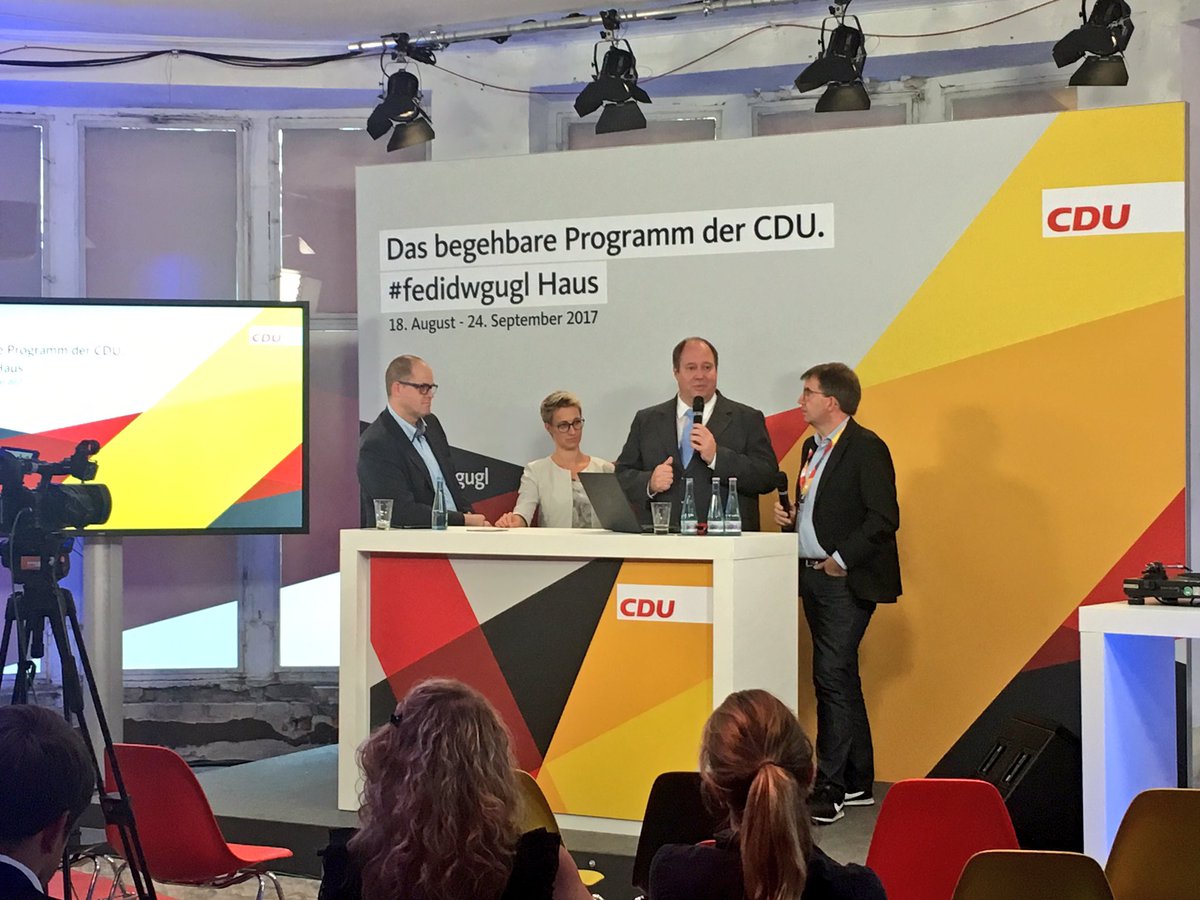 CDU's tweet photo. #cnight Talk "Den digitalen Wandel gestalten - die richtigen polit. Rahmenbedingungen schaffen" mit @NadineSchoen @HBraun @lietzkow @FrankB https://t.co/qnKgWTXImq