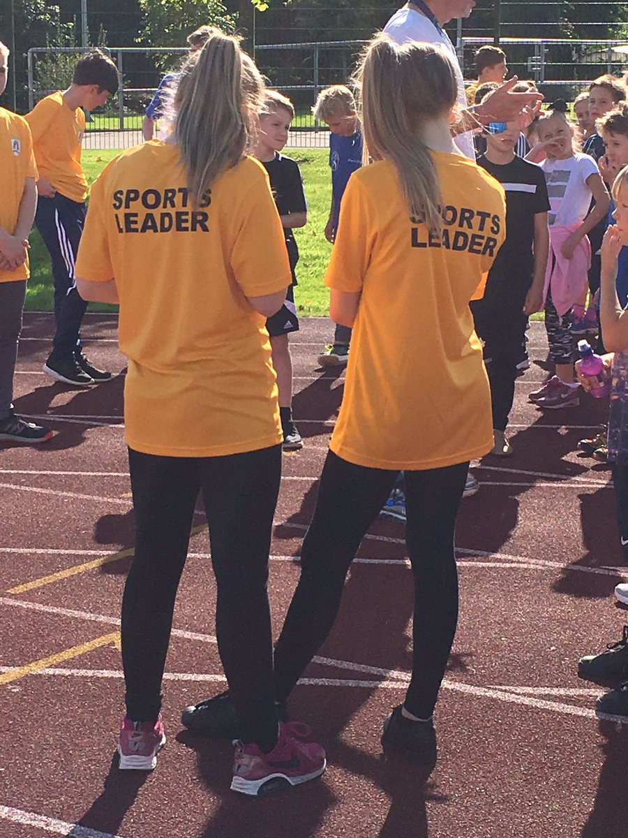 ActiveClacks's tweet photo. 1️⃣2️⃣2️⃣ P5-7 pupils at tonight cross country practice session supported by #SportsLeaders from @LornshillPE &amp; @WeeCountyHarr 🎽🎽 https://t.co/vjOPavc5r2