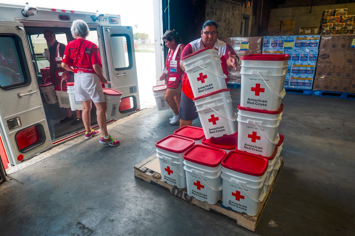 RedCross's tweet photo. #RedCross volunteers &amp; staff are working around the clock to help meet the needs of those affected by #HurricaneHarvey. https://t.co/Ztbuij57er