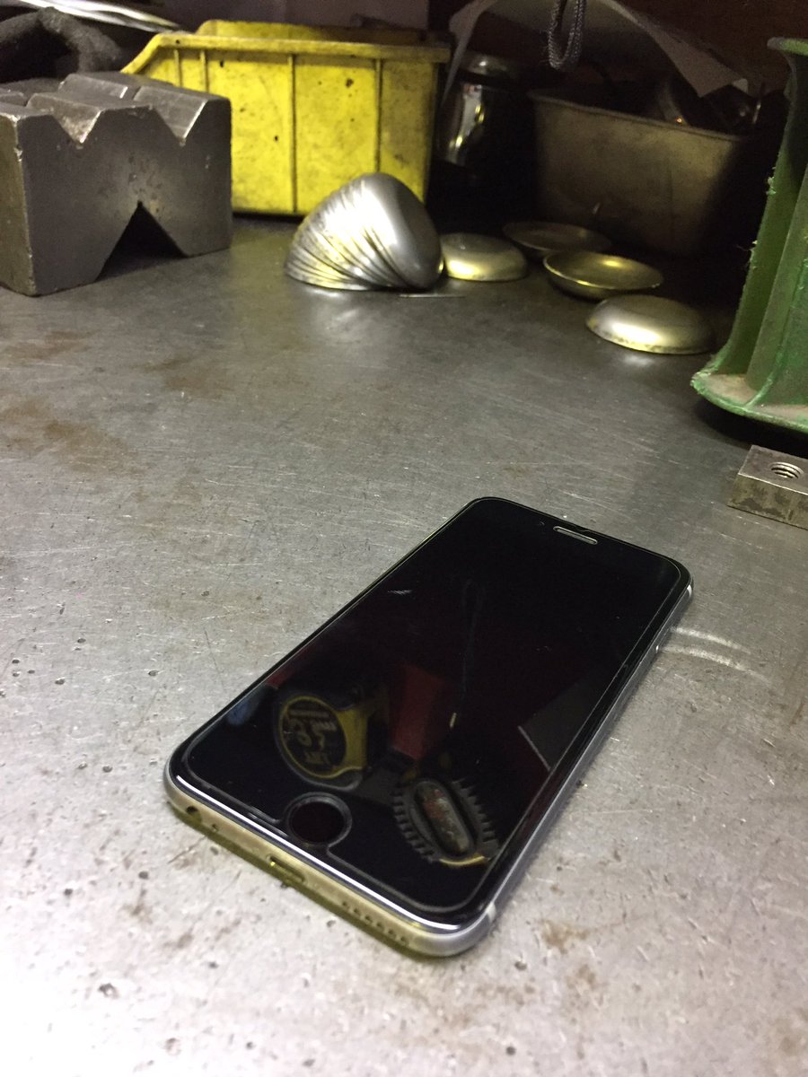 Red8547's tweet photo. #iphone#iphone6#バッテリー交換出張修理

滋賀県にて出張でのバッテリー交換！カスタムバイク屋さんでかなり刺激的なとこでした！ https://t.co/g6AOWRKNmm