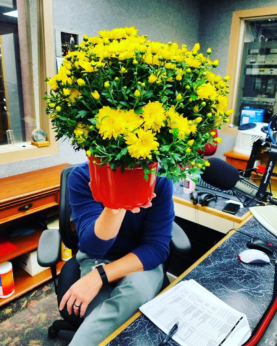 RotaryGardensWI's tweet photo. Happy Plant Sale Week 🎉@wclo1230 is in the Fall Plant Sale spirit and we hope you are too! 🍂Shop the sale 9/08-9/10, 9 am to 6 pm! https://t.co/dS5FkOFq2c
